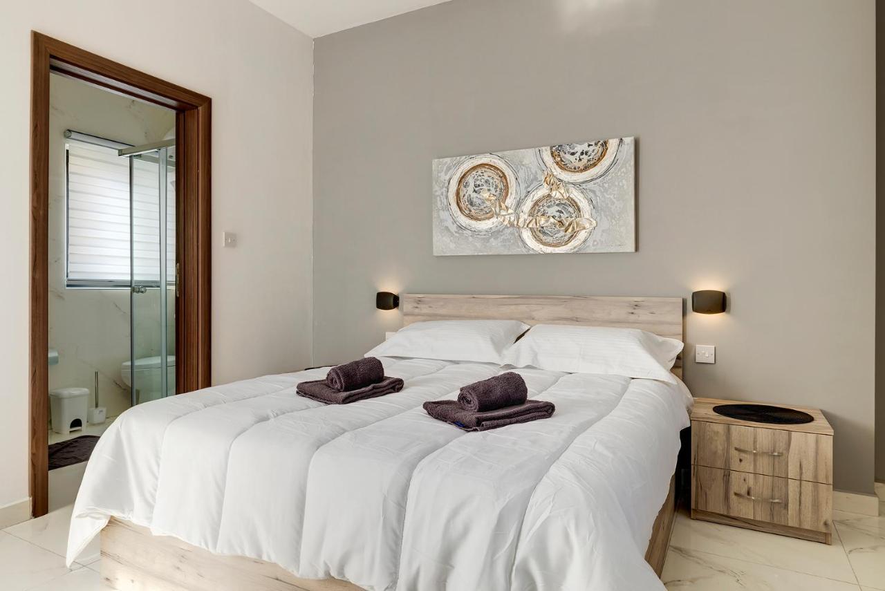 Ferienwohnung Chic 2Br Penthouse Steps From The Promenade Sliema Exterior foto
