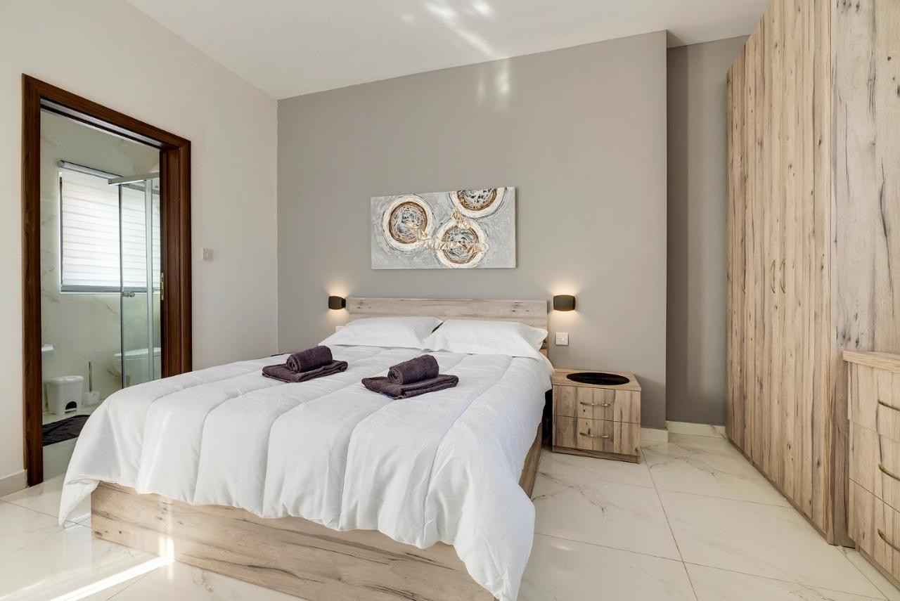 Ferienwohnung Chic 2Br Penthouse Steps From The Promenade Sliema Exterior foto